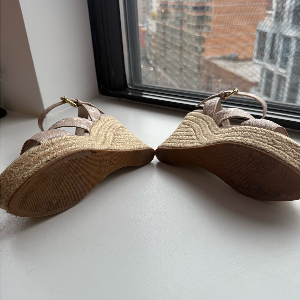 Louis Vuitton Elegant Beige Designer Wedge Sandals - Picture 4 of 5